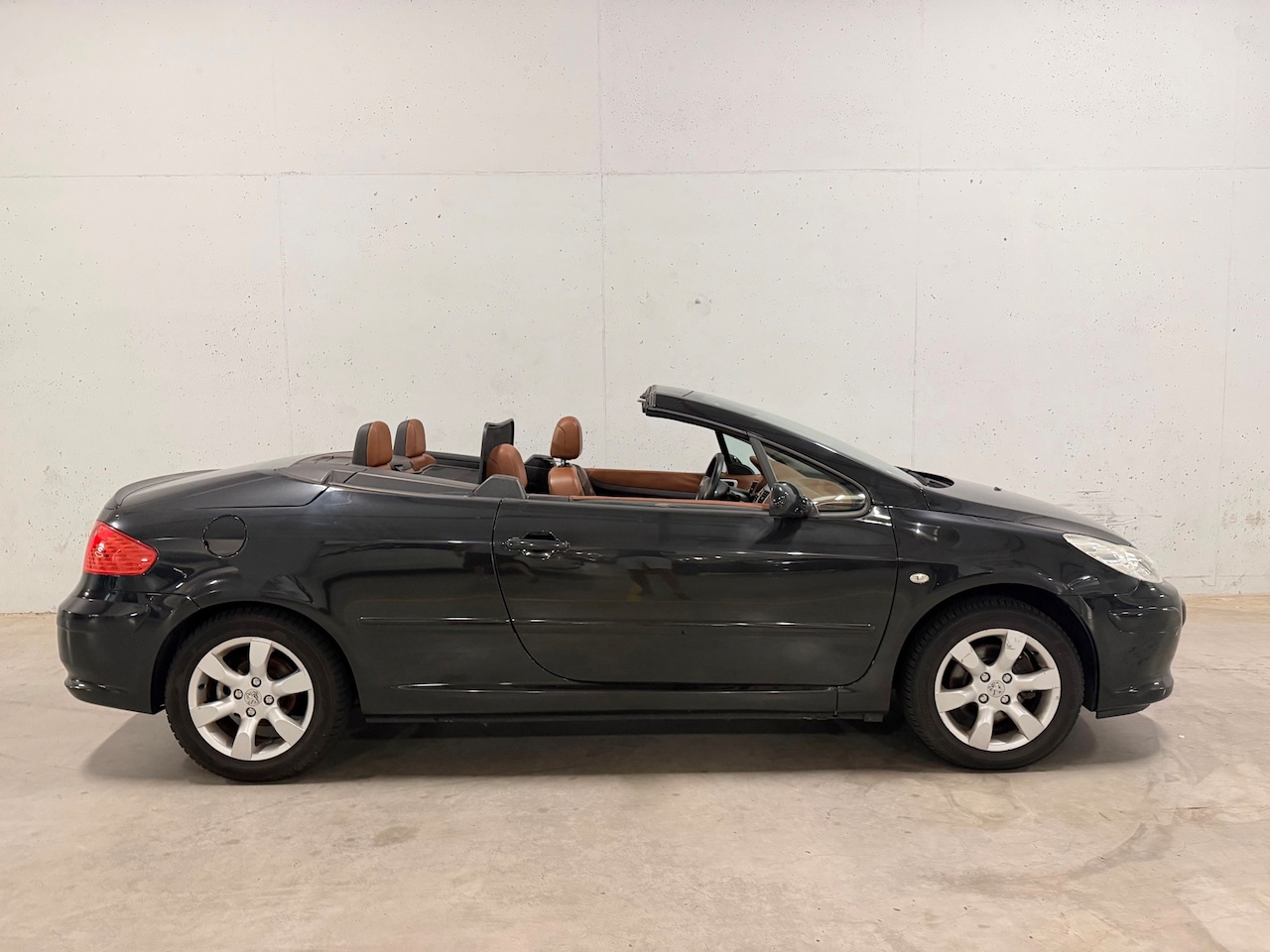Peugeot 307 CC - 2.0-16V Leer Navi Cruise Clima APK NAP - AutoWereld.nl
