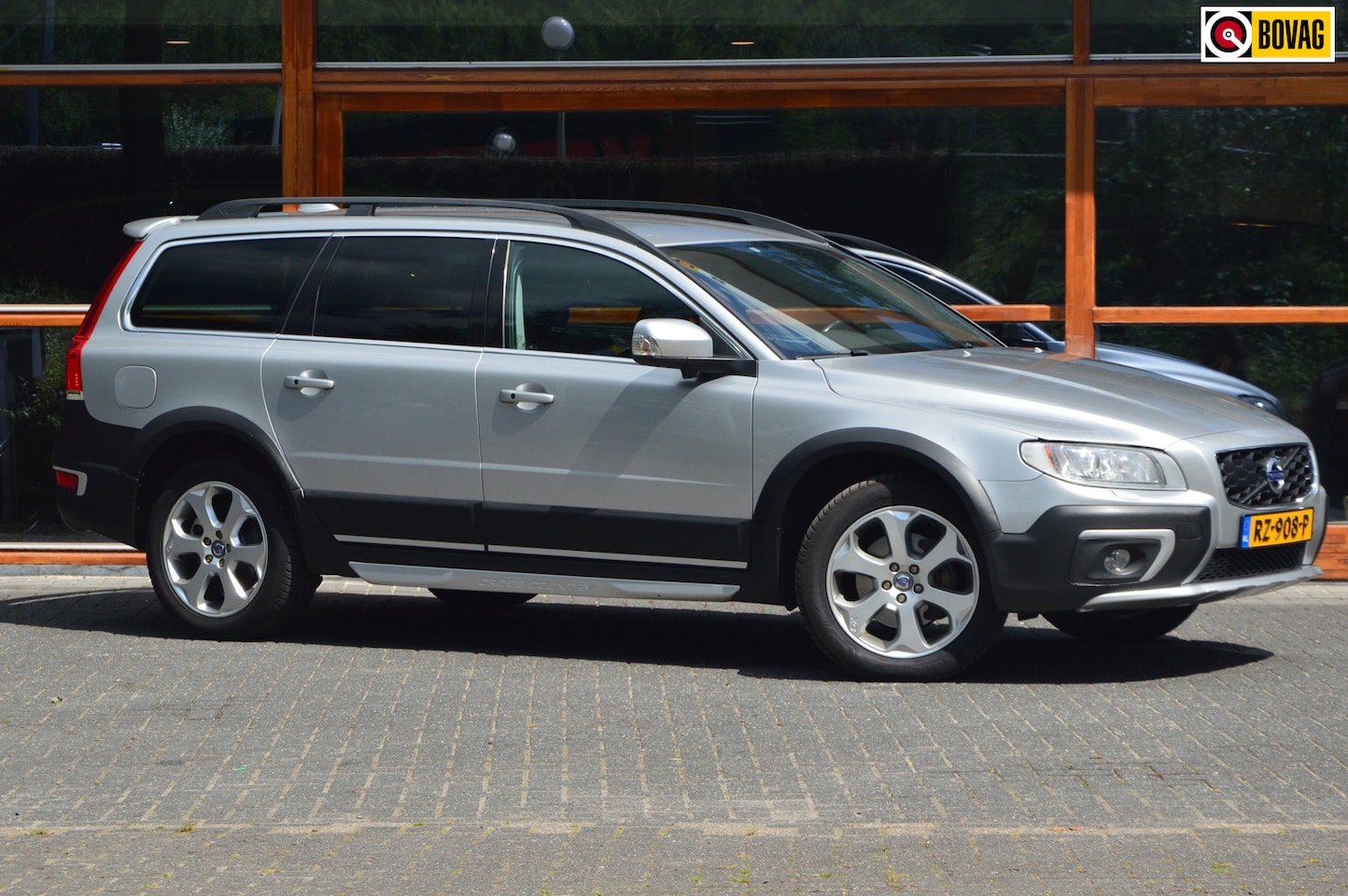 Volvo XC70 - 2.4 D4 Polar+ 5 Cylinder | Adaptive Cruise | BLIS | Perfect onderhoud | Stoel + Stuur verw - AutoWereld.nl