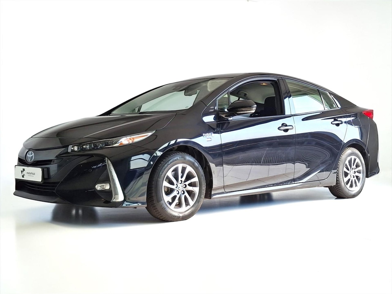 Toyota Prius - 1.8 Plug-in Hybrid 122PK Executive AUTOMAAT HUD NAVI LED CAMERA STOELV - AutoWereld.nl