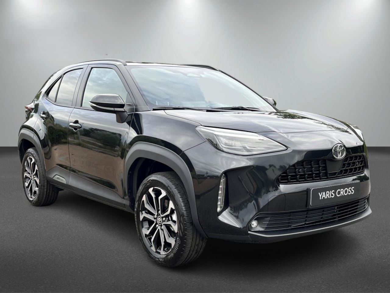 Toyota Yaris Cross - 1.5 Hybride 130 pk Black Edition, Safety + Winter pakket. - AutoWereld.nl