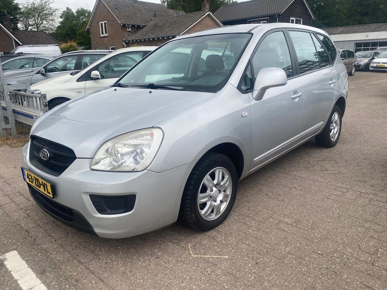 Kia Carens - 2.0 CVVT X-tra - Airco - Elekt. Ramen - Trekhaak - 2 Sleutels - AutoWereld.nl