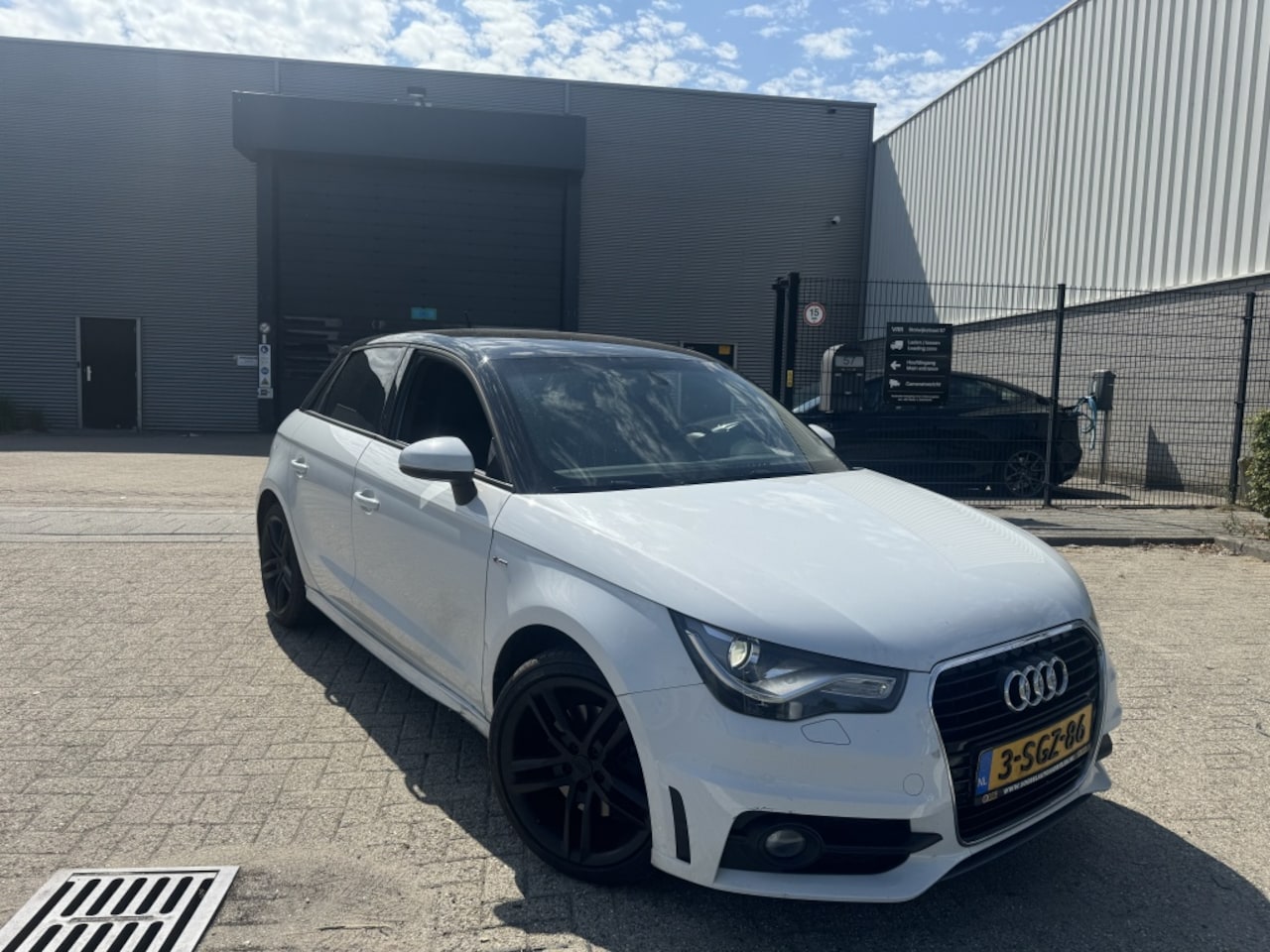Audi A1 Sportback - 1.6 TDI 3XSLINE CLIMA XENON KEYL LEER CAM - AutoWereld.nl