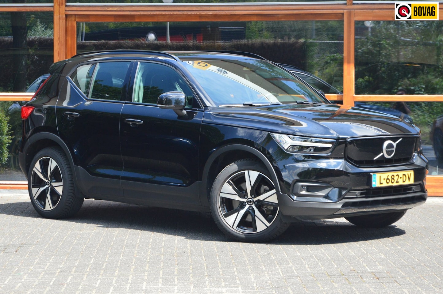 Volvo XC40 - Recharge P8 AWD R-Design | 93% SOH | Adaptive Cruise | Stoel + Stuur Verwarmd | All-Season - AutoWereld.nl