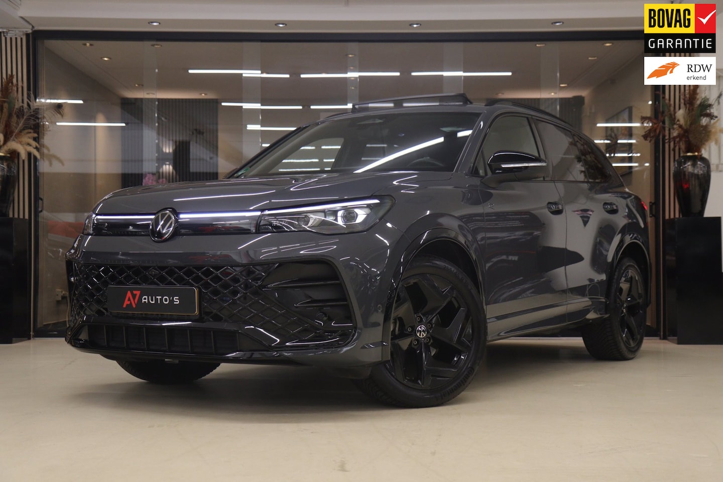 Volkswagen Tiguan - 1.5 eTSI R-Line Edition PANO/CARPLAY/KEYLESS/HUD/VOL - AutoWereld.nl