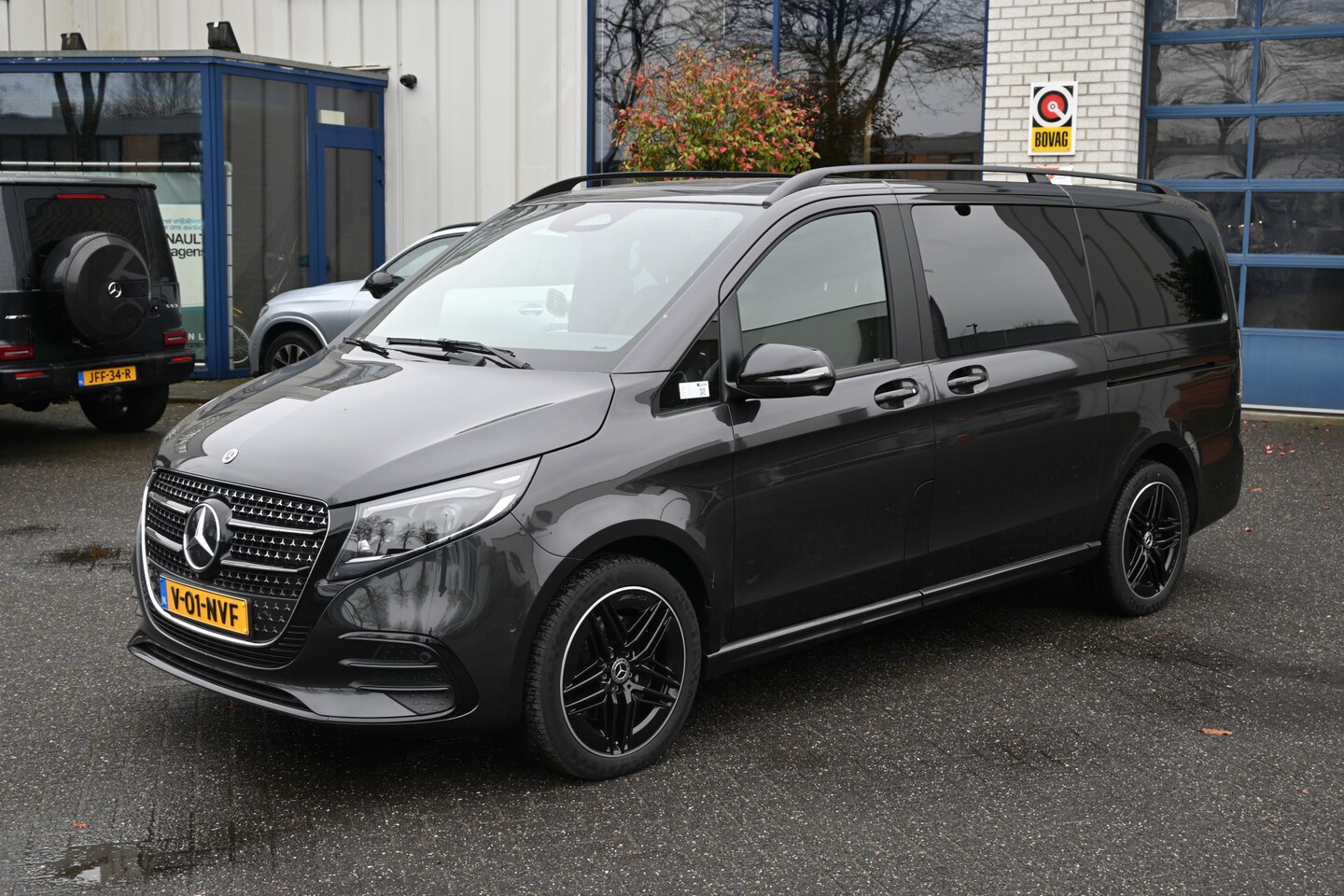 Mercedes-Benz V-klasse - 300d AMG L2 DC AMG pakket, Easy pakket, Winter pakket, Etc. - AutoWereld.nl