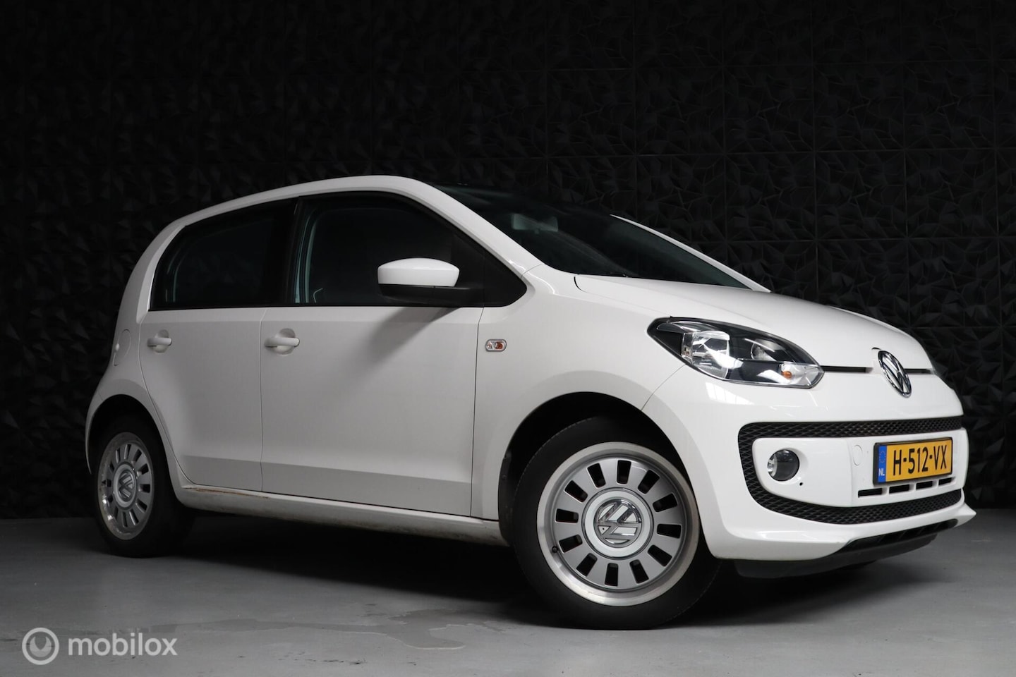 Volkswagen Up! - 1.0 high up! | Pano | DSG | Stoelverwarming | - AutoWereld.nl