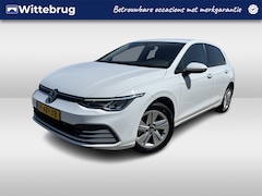 Volkswagen Golf - 1.0 TSI 110pk Life / App-connect / Navigatie / Parkeersensoren / Clima / LED verlichting /