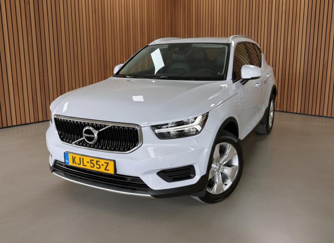 Volvo XC40 - 1.5 T3 Momentum | Leder | Elektr. Trekhaak | BLISS - AutoWereld.nl