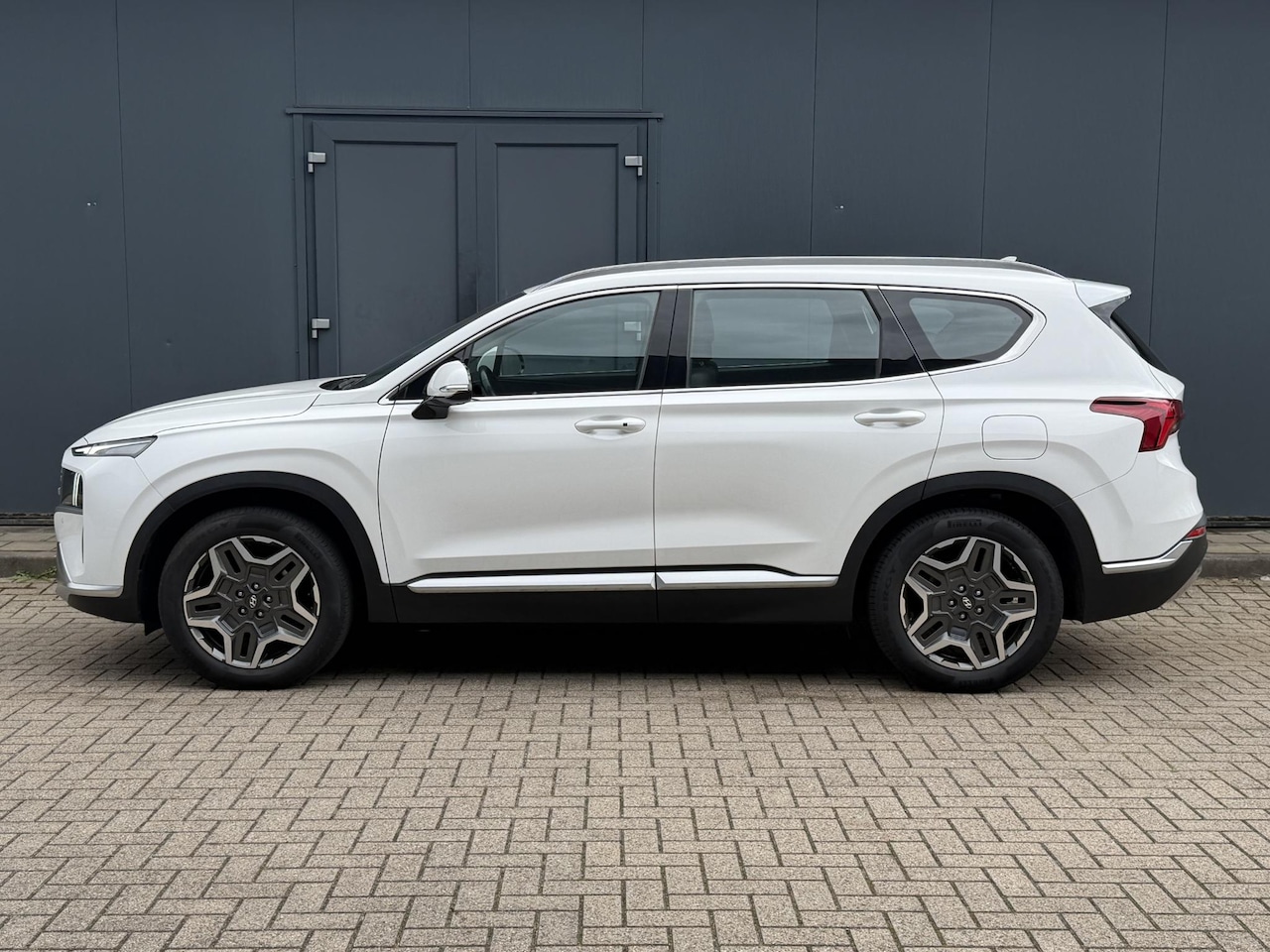 Hyundai Santa Fe - 1.6 T-GDI PHEV Premium 5p / Afneembare Trekhaak 1.350 kg / Stoelverwarming / Stuurwielverw - AutoWereld.nl
