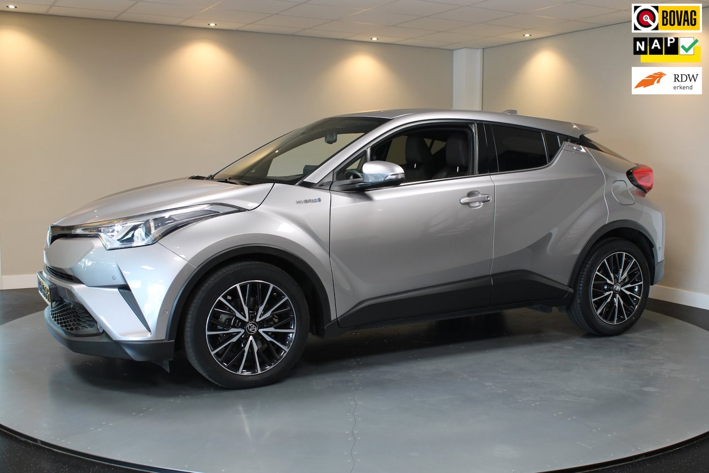 Toyota C-HR - 1.8 Hybrid Executive *37.000Km!* Dealer OH|Stoelverw.|Camera|Cruise|Navi|DAB|NAP - AutoWereld.nl