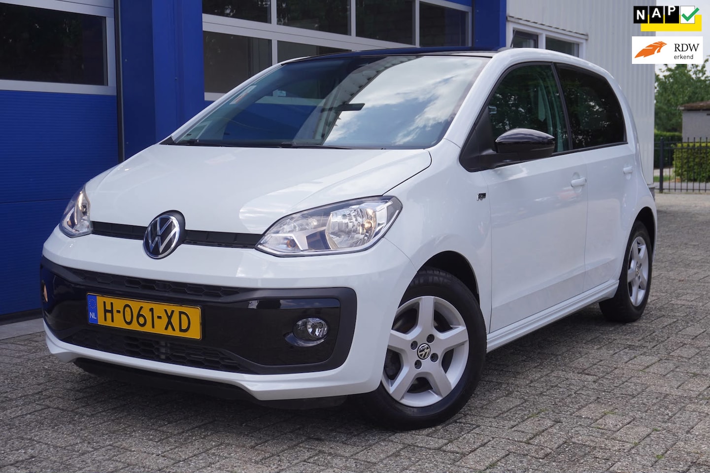 Volkswagen Up! - 1.0 R-Line 1.0 R-Line - AutoWereld.nl