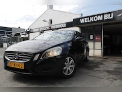 Volvo V60 - 1.6 T3 Kinetic / Navi / Parkeersensoren / Cruise Control /