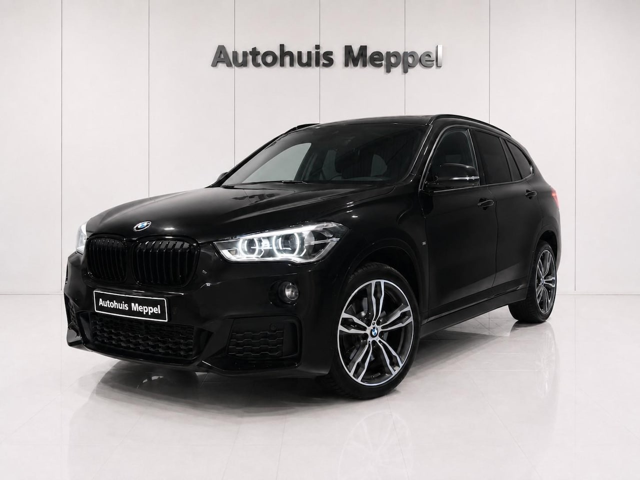 BMW X1 - xDrive25i M-Sport*AssistantPlus*LED+*H/kSound*Head-Up*Pano*PDC - AutoWereld.nl