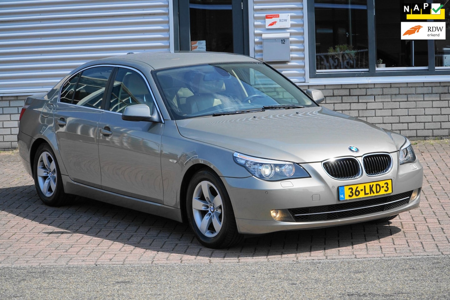 BMW 5-serie - 520i LEDER NAVI XENON - AutoWereld.nl
