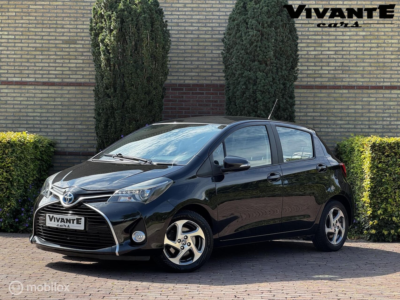 Toyota Yaris - 1.5 Hybrid Trend Bi-Tone Camera*Cruise*Navi*Clima - AutoWereld.nl