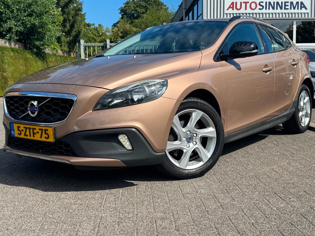 Volvo V40 Cross Country - 1.6 T4 Momentum | All Season | Climate Control | PDC | - AutoWereld.nl