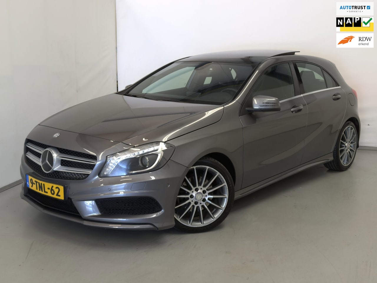 Mercedes-Benz A-klasse - 180 / AMG / Pano / NL-auto / Navi - AutoWereld.nl