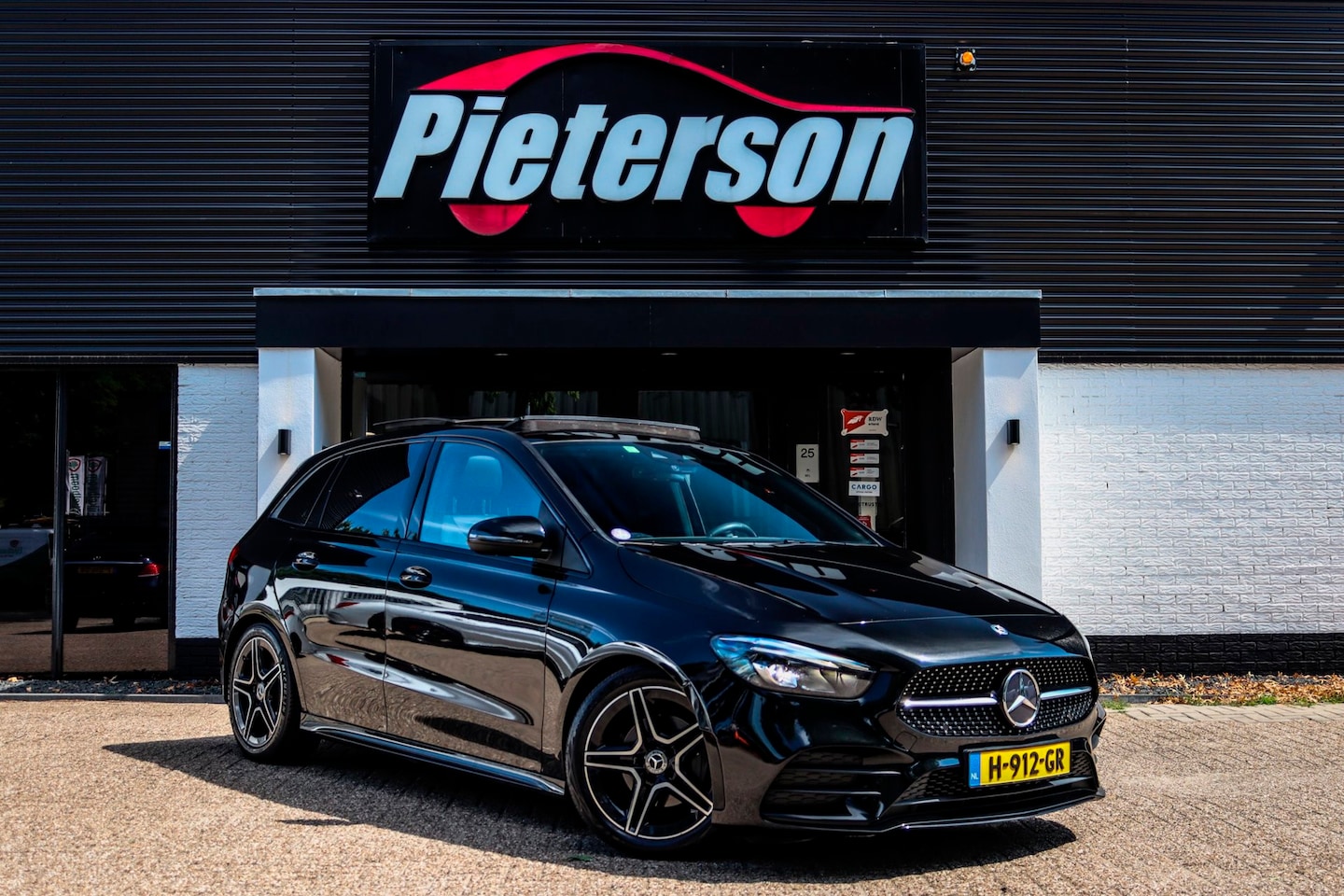 Mercedes-Benz B-klasse - 180 AMG PANO DEALER OH SFEER CAMERA - AutoWereld.nl
