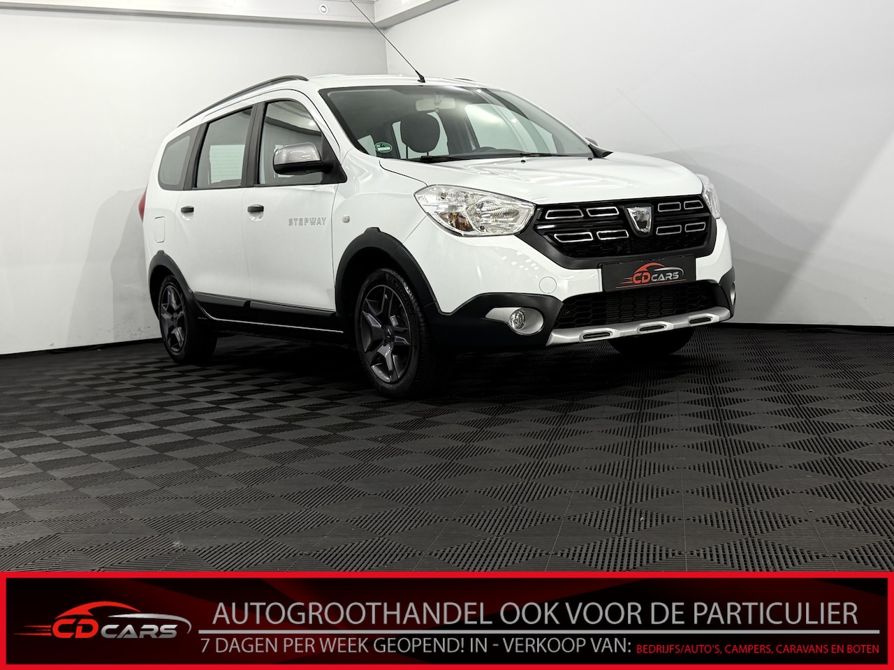 Dacia Lodgy - 1.2 TCe Série Limitée Stepway 5p. Camera, Navi, Cruise control, Airco, Lichtmetalen velgen - AutoWereld.nl