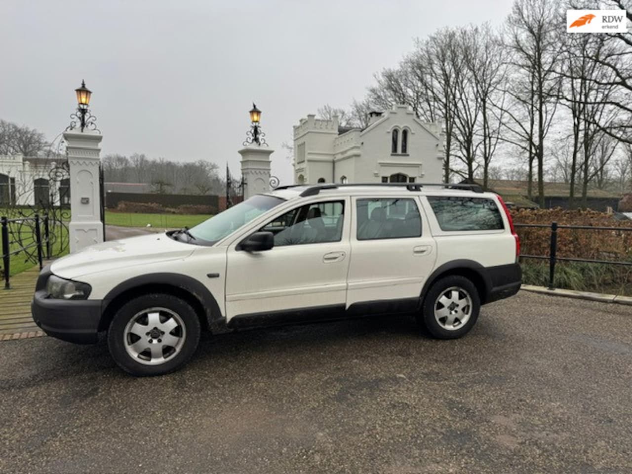 Volvo XC70 - 2.4T Geartronic, Schuifdak, Leder, El. bed+El verw stoelen,All Season bnd, Thaak, Apple Ca - AutoWereld.nl