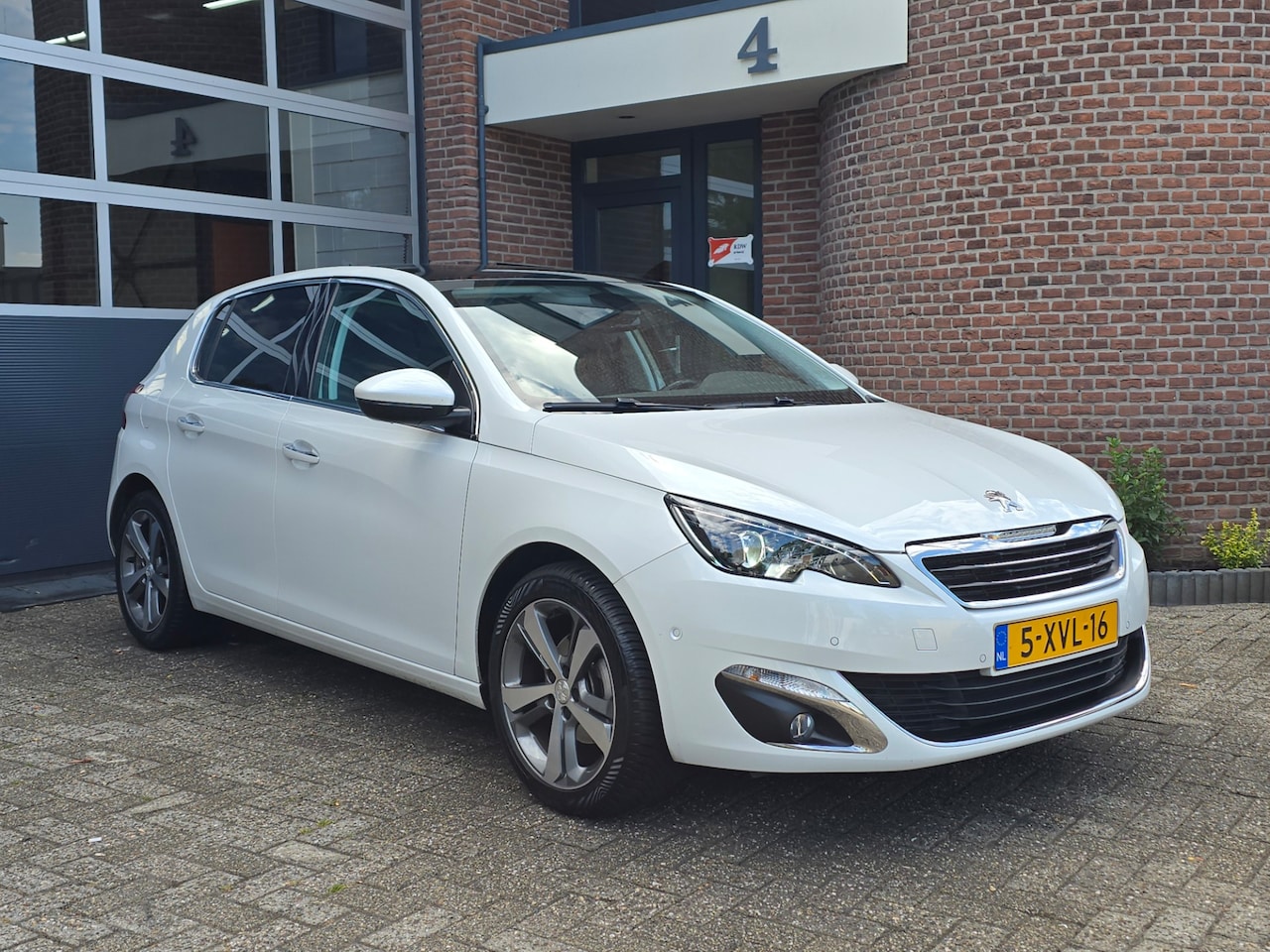 Peugeot 308 - 1.2 PureTech Allure Led |Pano |Camera - AutoWereld.nl