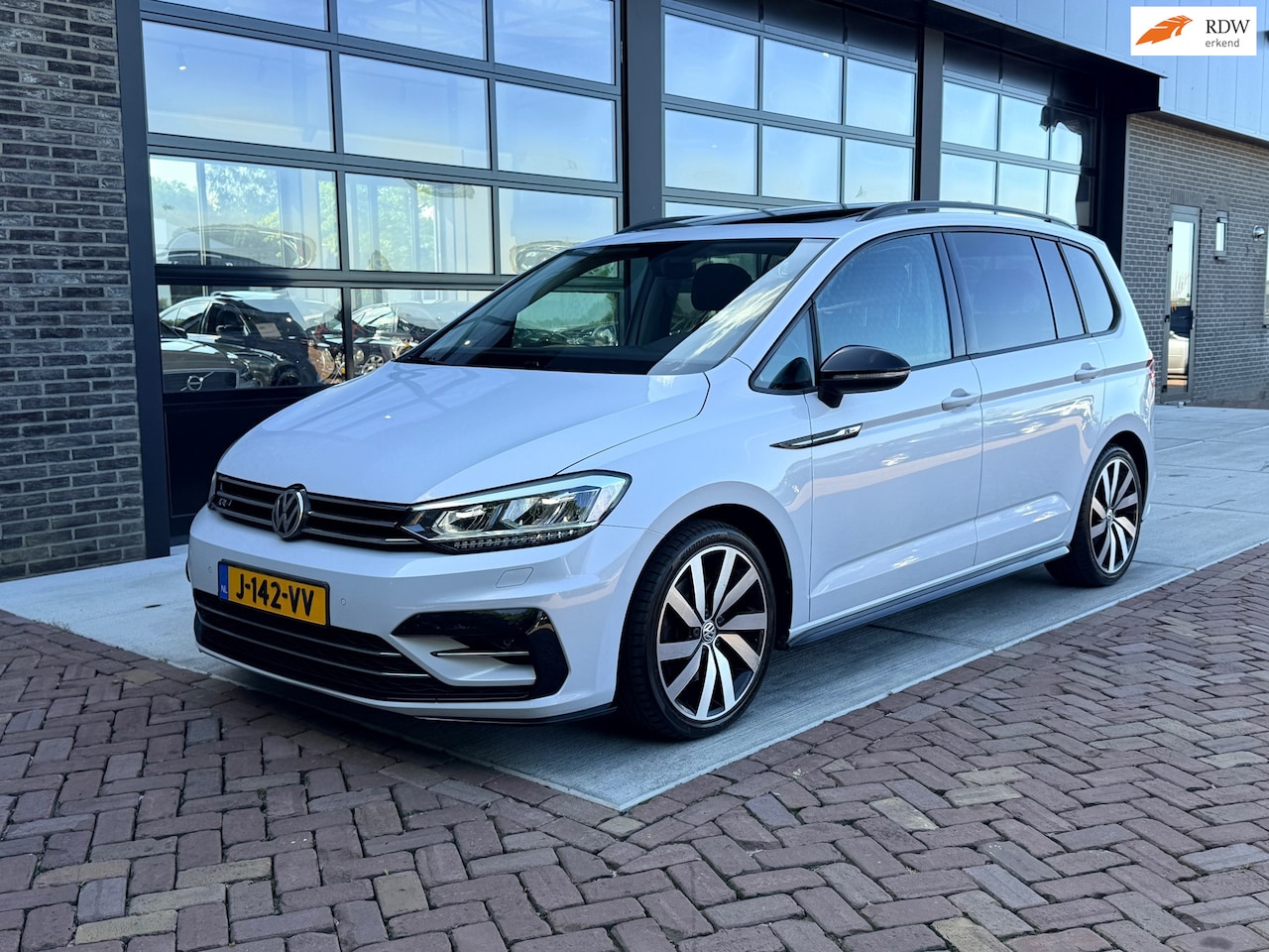 Volkswagen Touran - 1.4 TSI Highline Edition R 7p | R-Line | VOL! | Automaat - AutoWereld.nl