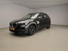 BMW X1 - xDrive25e | LED | Leder | HUD | Panoramadak | Sportstoelen | Stoelverwarming | DAB | Hifi