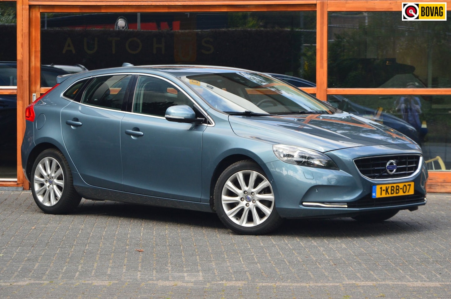Volvo V40 - T4 Summum | Camera | Leer | Cruise | Trekhaak | Audio high preformance | - AutoWereld.nl