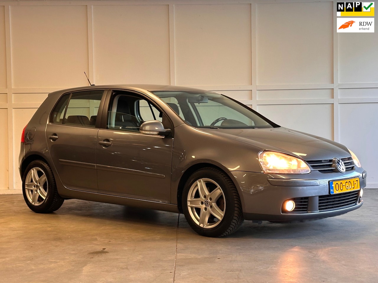 Volkswagen Golf - 1.6 FSI Trendline / Airco / 5 Deurs / Keurige Auto - AutoWereld.nl
