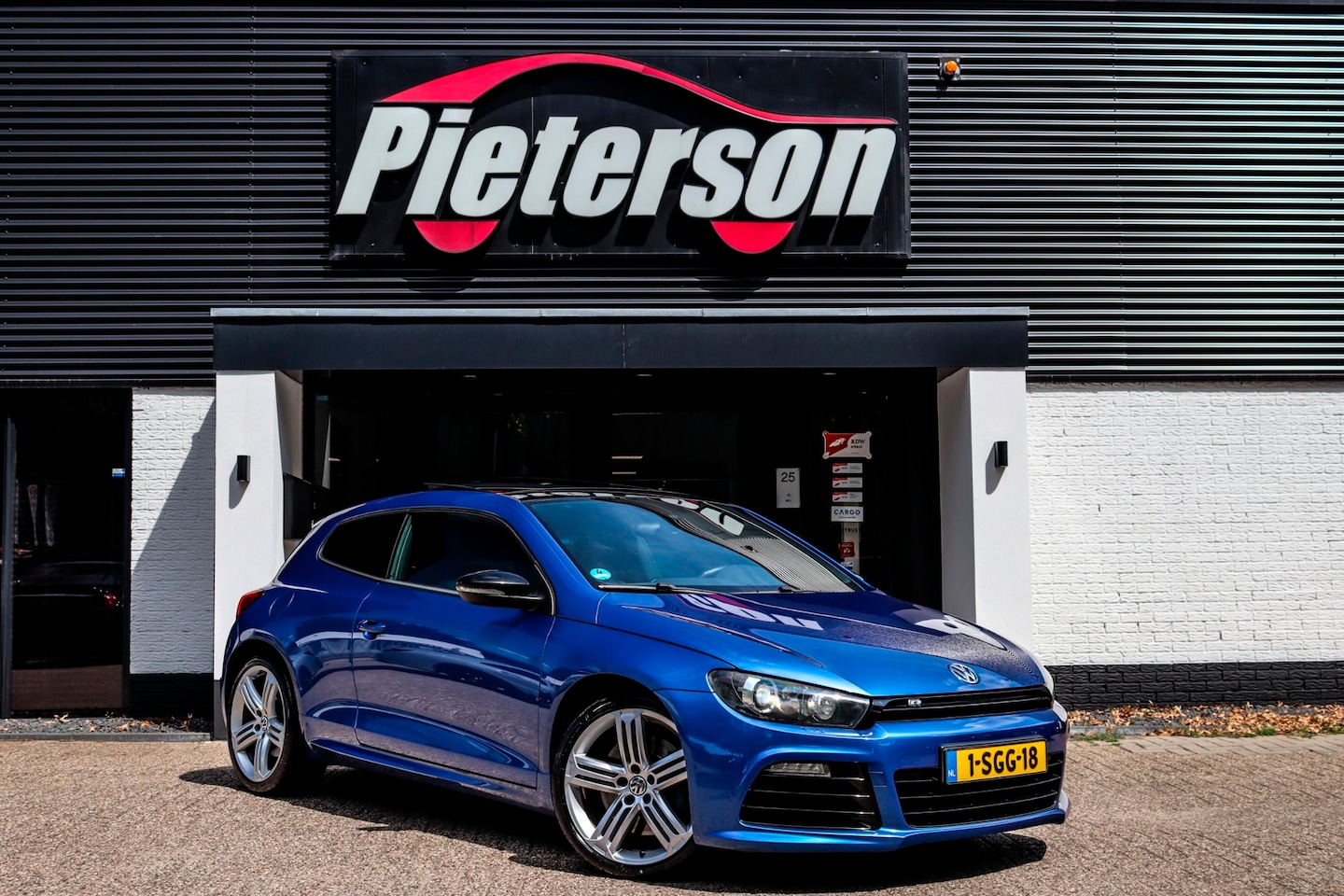 Volkswagen Scirocco - 2.0 TSI R 2e EIGENAAR PANO ALLE OPTIES! - AutoWereld.nl
