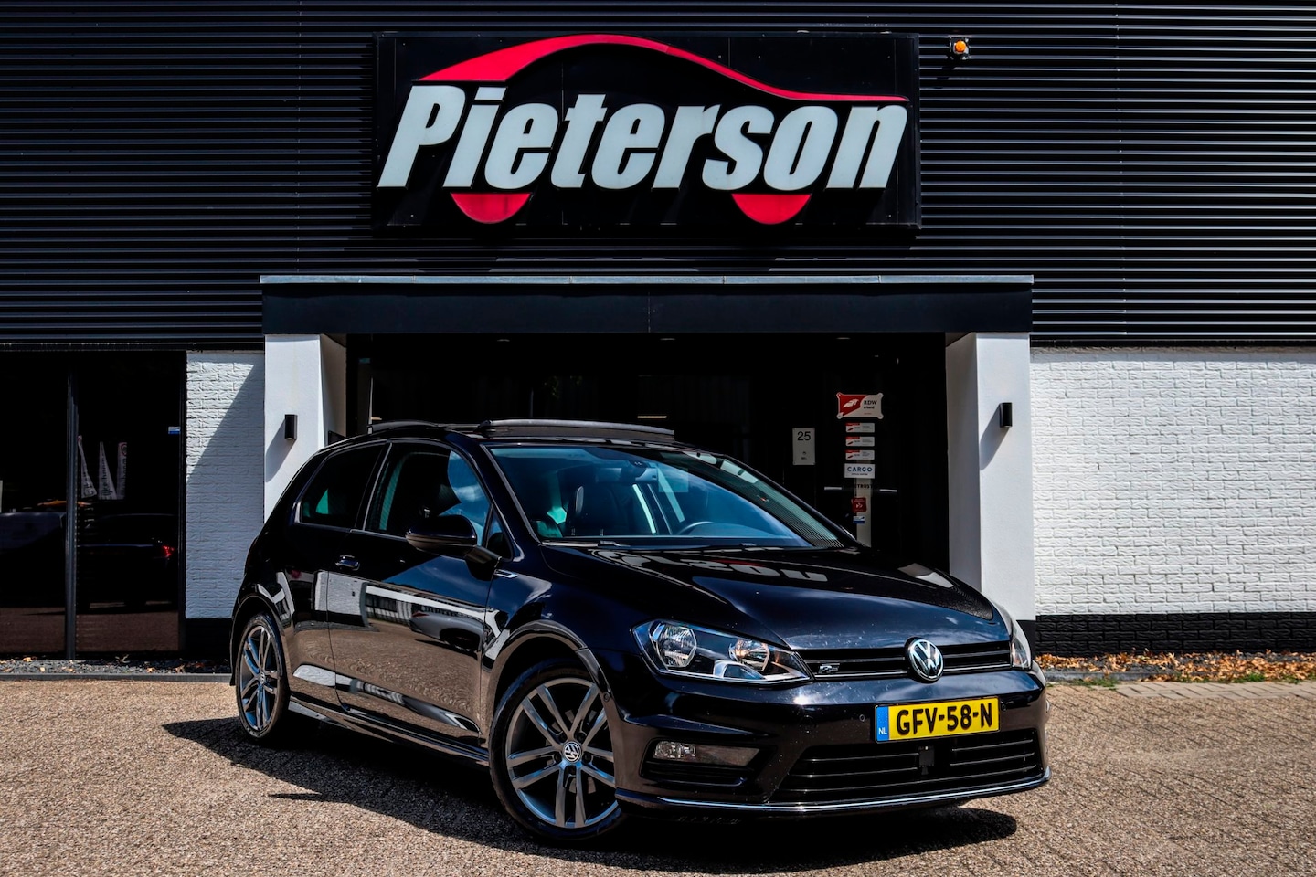 Volkswagen Golf - 1.2 TSI R-Line PANO ACC CLIMA - AutoWereld.nl