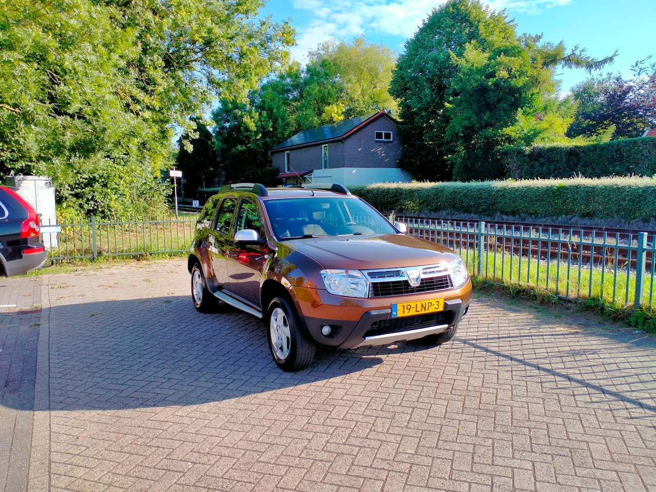 Dacia Duster - 1.6 Lauréate 2wd airco trekhaak ALLINPRIJS - AutoWereld.nl