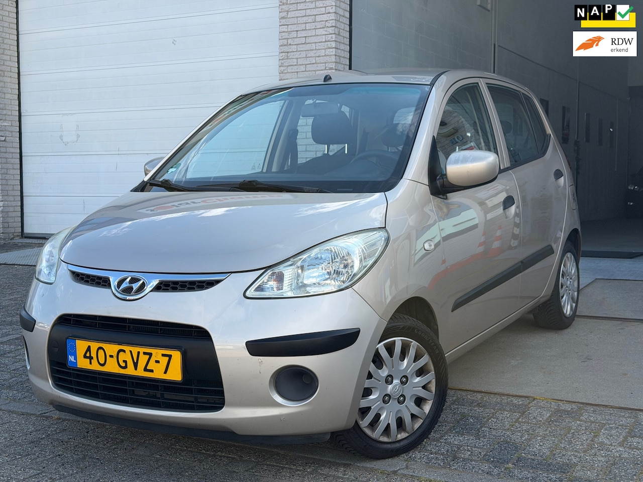 Hyundai i10 - 1.1 Dynamic/ 5drs/ nap/ dealeronderhouden/ 1jaar apk/ EL-ramen/ zeer nette auto. - AutoWereld.nl