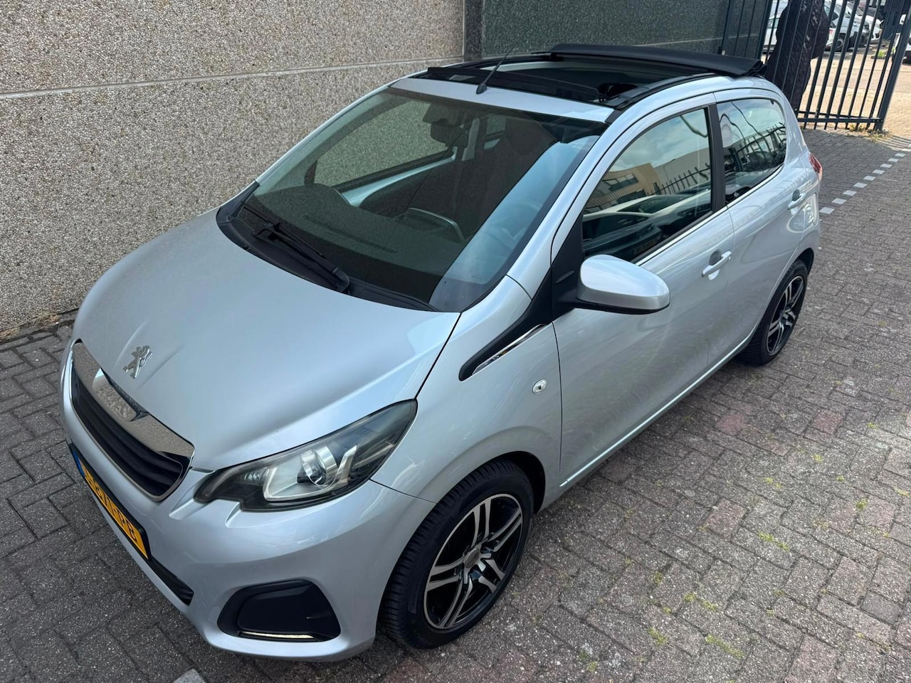 Peugeot 108 - 1.2 VTi Allure Top 1.2 VTi Allure Top - AutoWereld.nl