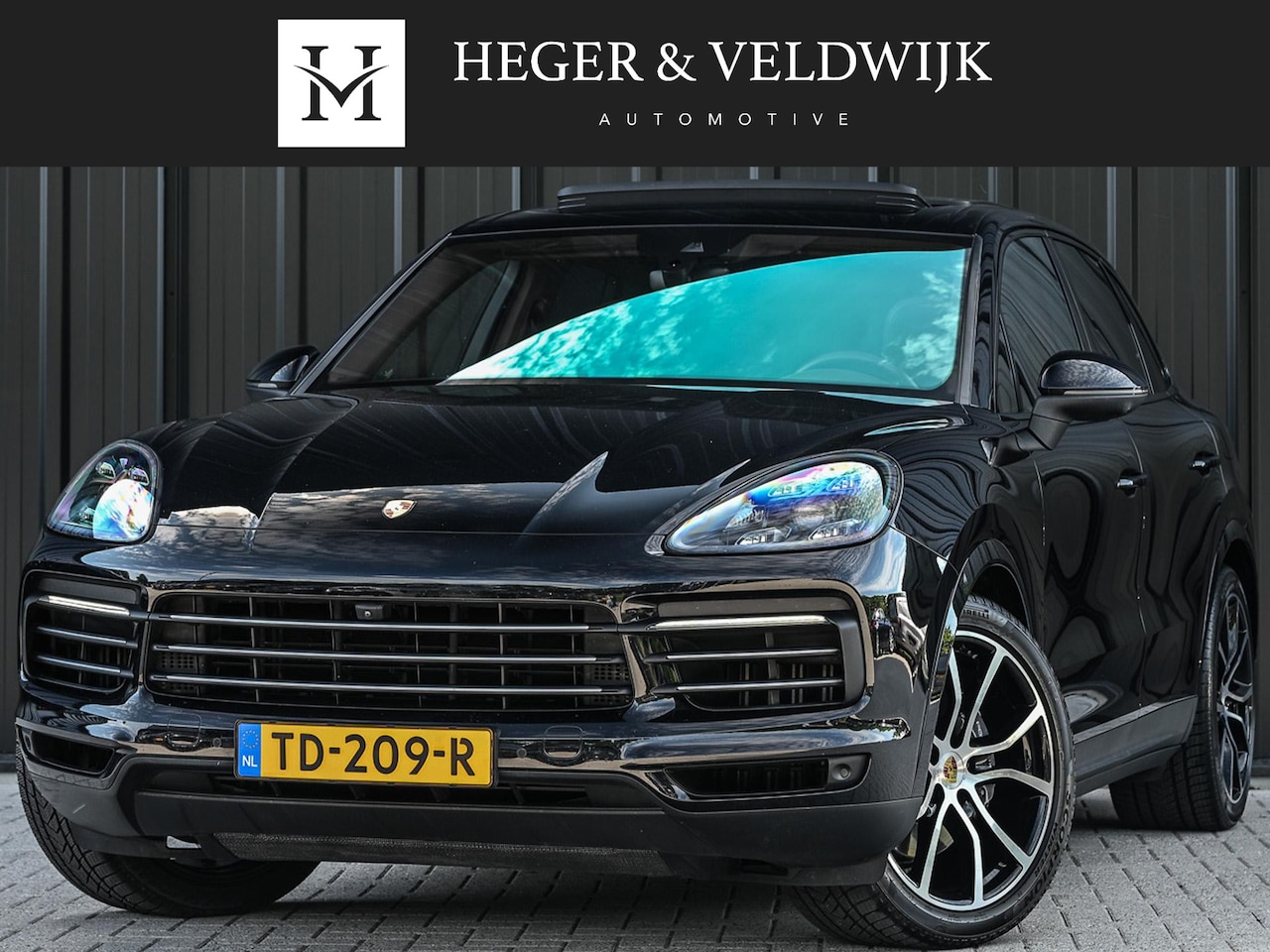 Porsche Cayenne - 3.0 E-Hybrid NL-Auto | Panoramadak | Bose | 360 Camera | Soft Close | Sport Chrono | 14-We - AutoWereld.nl
