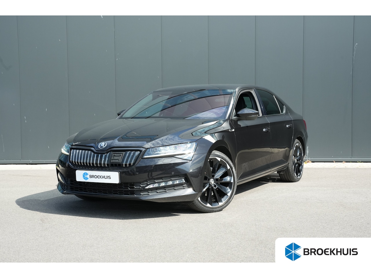 Skoda Superb - 1.4 TSI iV 218pk Sportline Business | Trekhaak | Adaptive Cruise | Stoelen Elektrisch | 19 - AutoWereld.nl