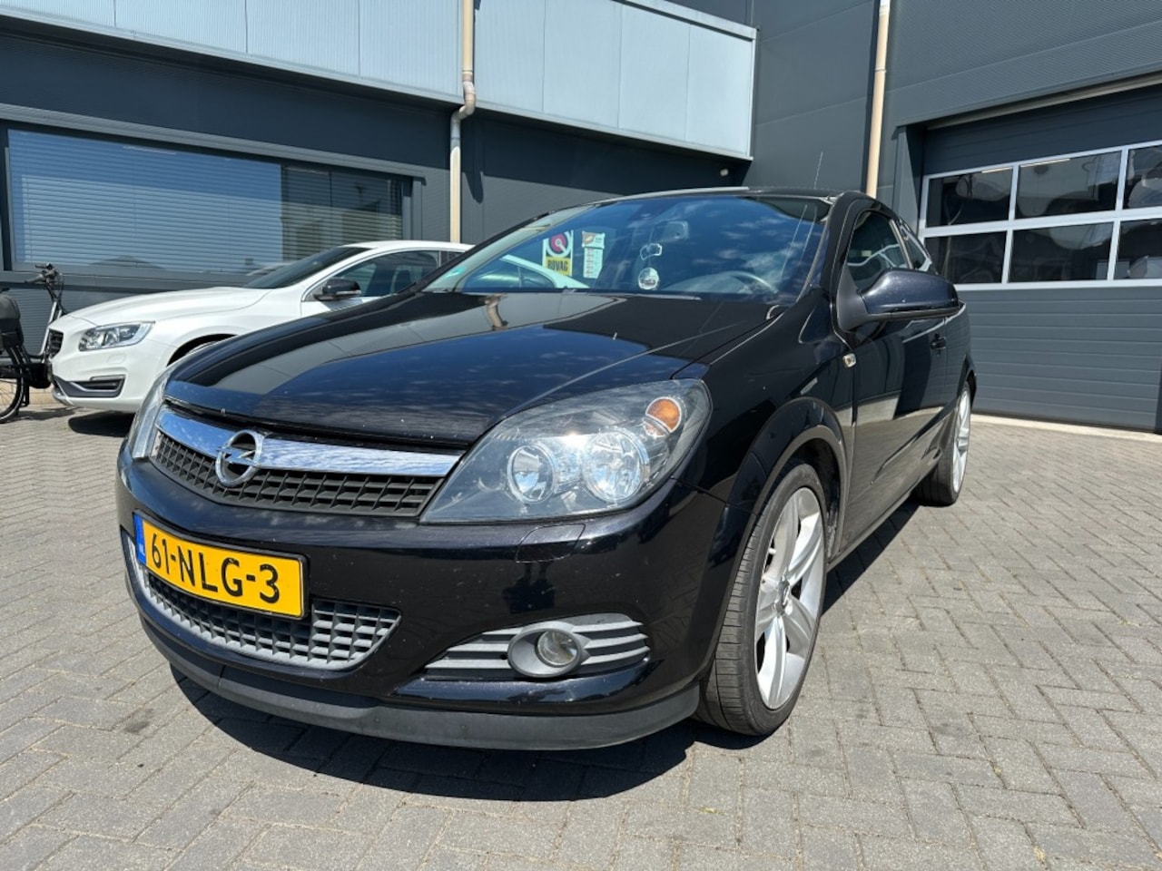 Opel Astra GTC - Astra GTC 1.6 met werkende airco, trekhaak en nieuwe APK - AutoWereld.nl