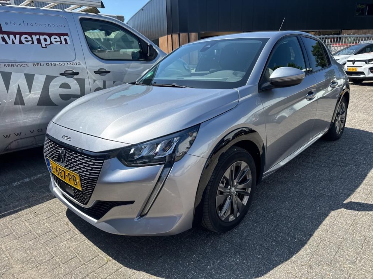 Peugeot e-208 - EV Allure Pack 50 kWh | Achteruitrijcamera | Climate Control | Navigatie | Apple Carplay & - AutoWereld.nl