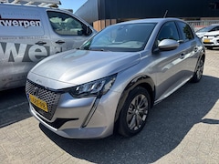 Peugeot e-208 - EV Allure Pack 50 kWh | Achteruitrijcamera | Climate Control | Navigatie | Apple Carplay &