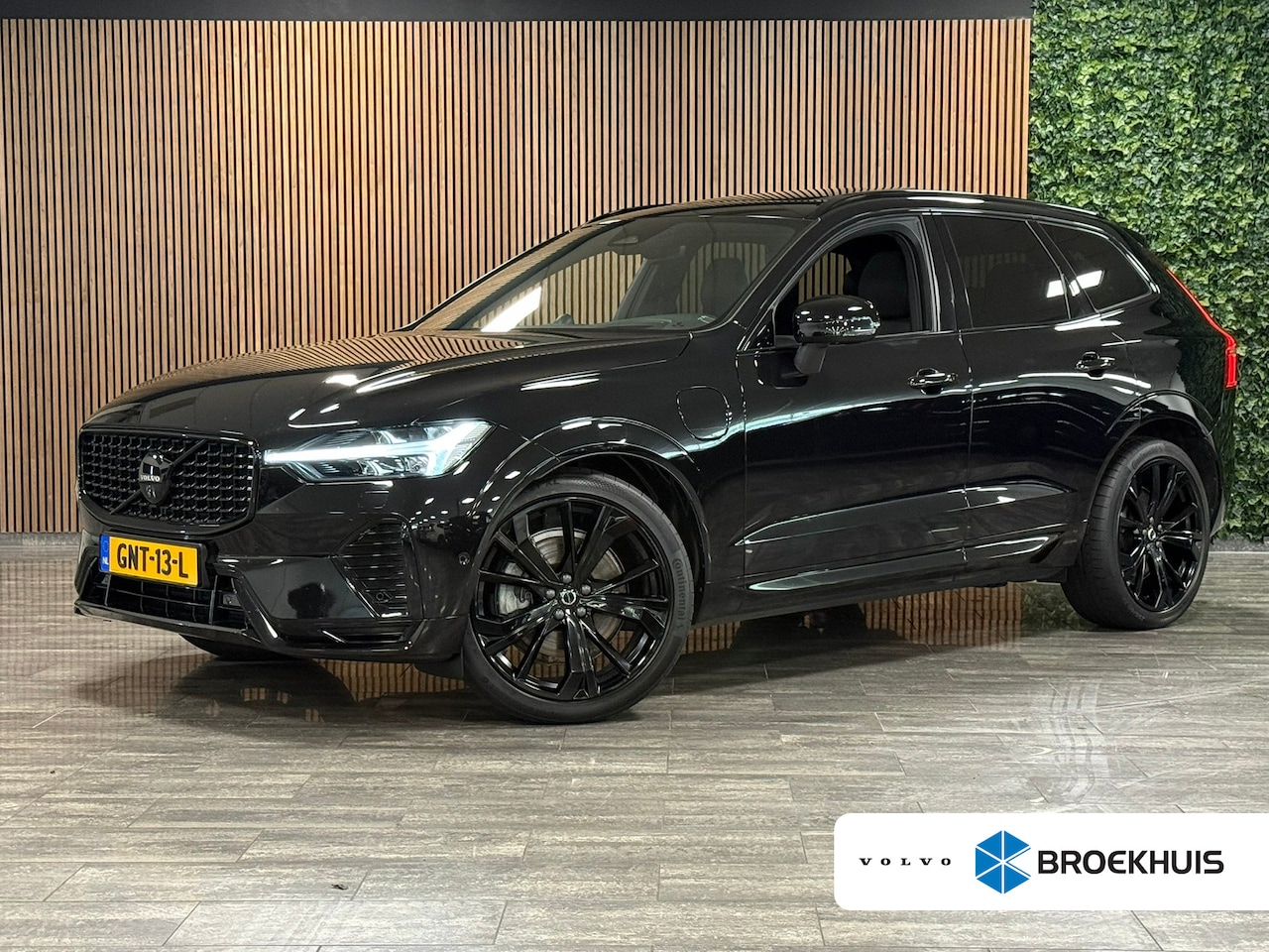 Volvo XC60 - T8 AWD Recharge Ultra Black Edition | Bowers & Wilkins | Luchtvering | Trekhaak | 360° Cam - AutoWereld.nl