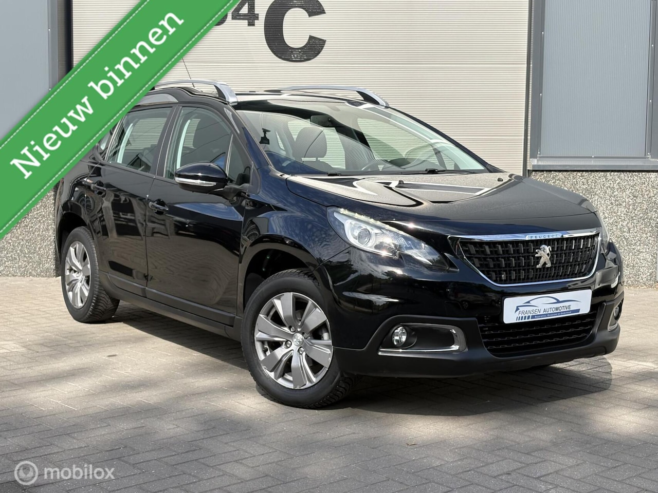 Peugeot 2008 - 1.2 PureTech Blue Lion Trekhaak/Pano/Airco - AutoWereld.nl