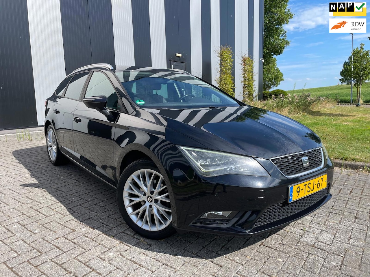 SEAT Leon ST - 1.2 TSI Style First Edition Led-Navi-Clima-Pdc-Cruise-Lmv-Trekhaak - AutoWereld.nl