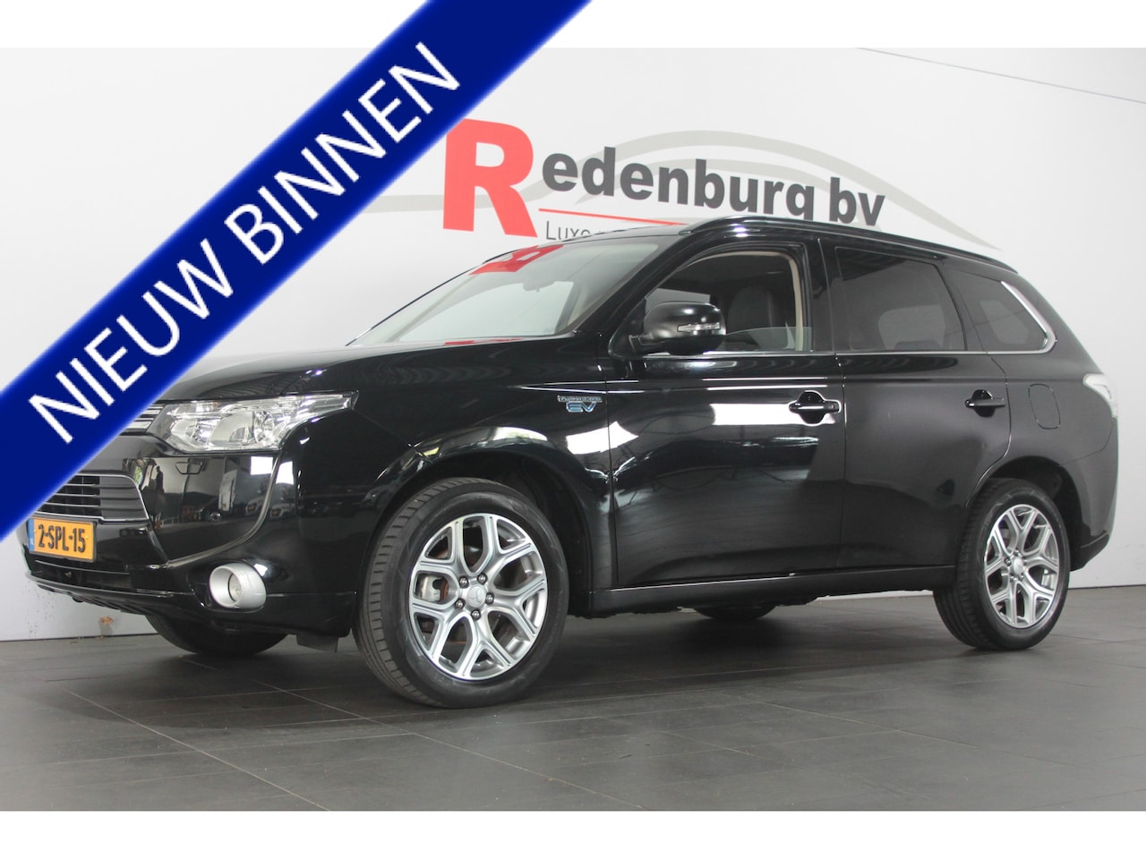 Mitsubishi Outlander - 2.0 PHEV Instyle - Pano / Navi / Stoelverw. - AutoWereld.nl