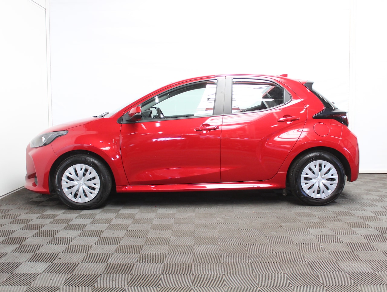 Toyota Yaris - 1.5 Hybrid 115 Active CLIMATE | ADAPCRUISE | CARPLAY | DAB | LED | CAMERA | ISOFIX - AutoWereld.nl