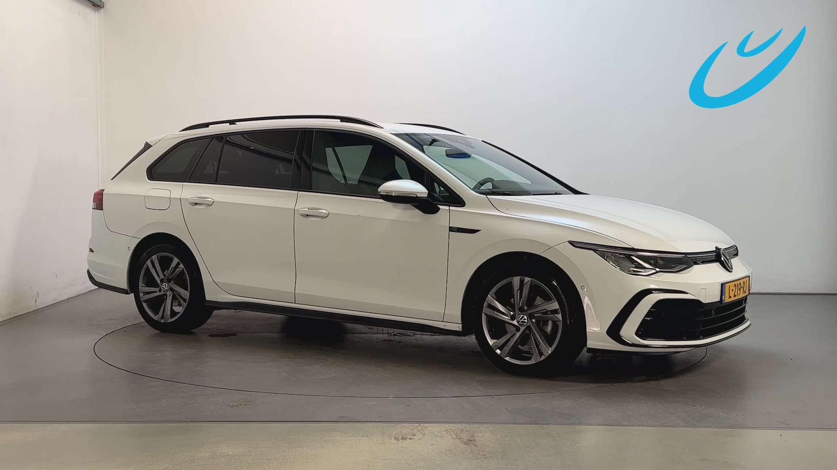 Volkswagen Golf Variant - 1.5 eTSI DSG R-Line Camera Navigatie Sfeerverlichting Stoelverwarming - AutoWereld.nl