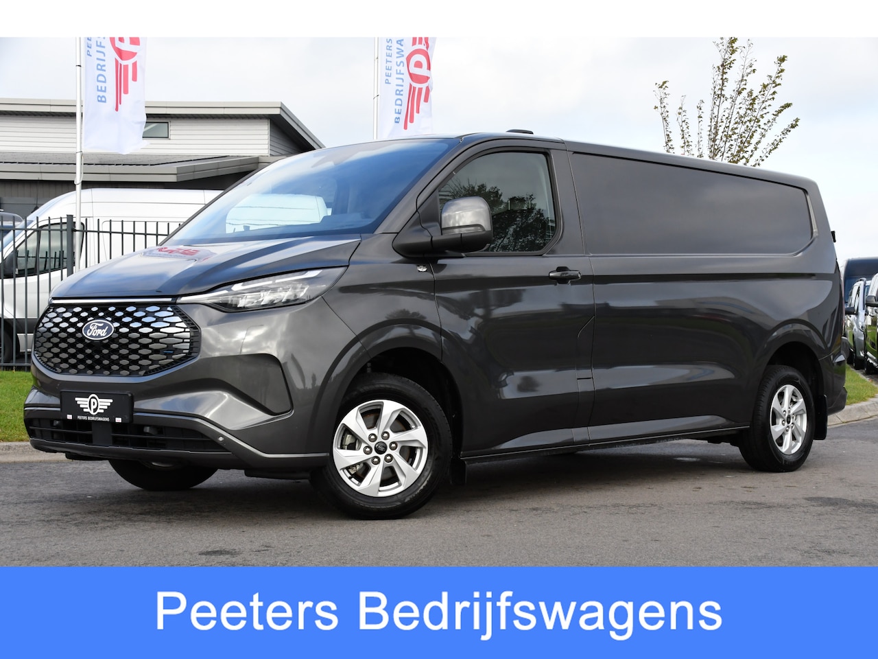 Ford Transit Custom - E-Transit 340 L2H1 Limited 65 kWh Virtual, Adaptieve Cruise, Camera, Carplay, Stoelverwarm - AutoWereld.nl