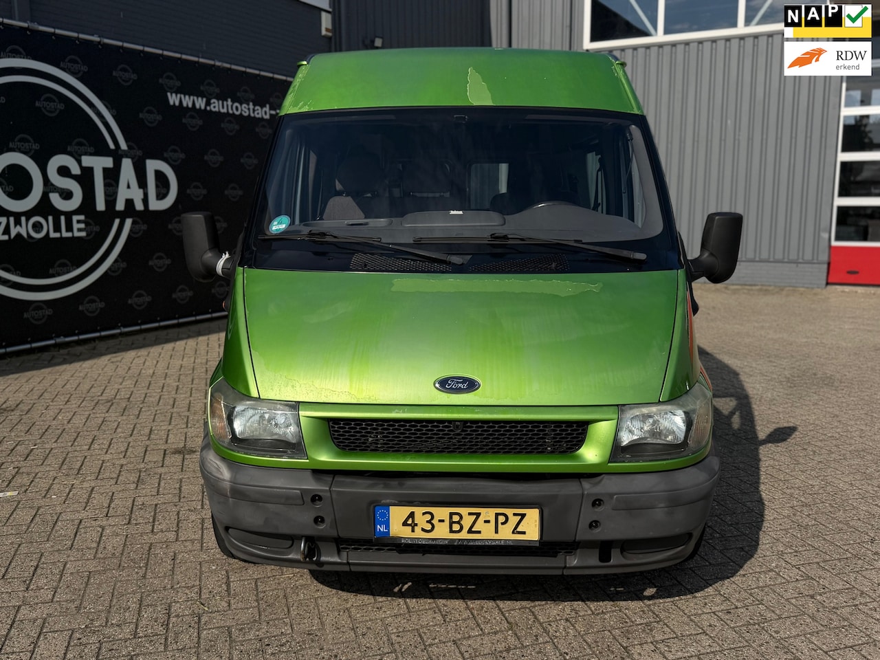 Ford Transit - 300M 2.4TDdi Automaat / Invalideauto / Rolstoel / Eleck. Achterdeuren - AutoWereld.nl