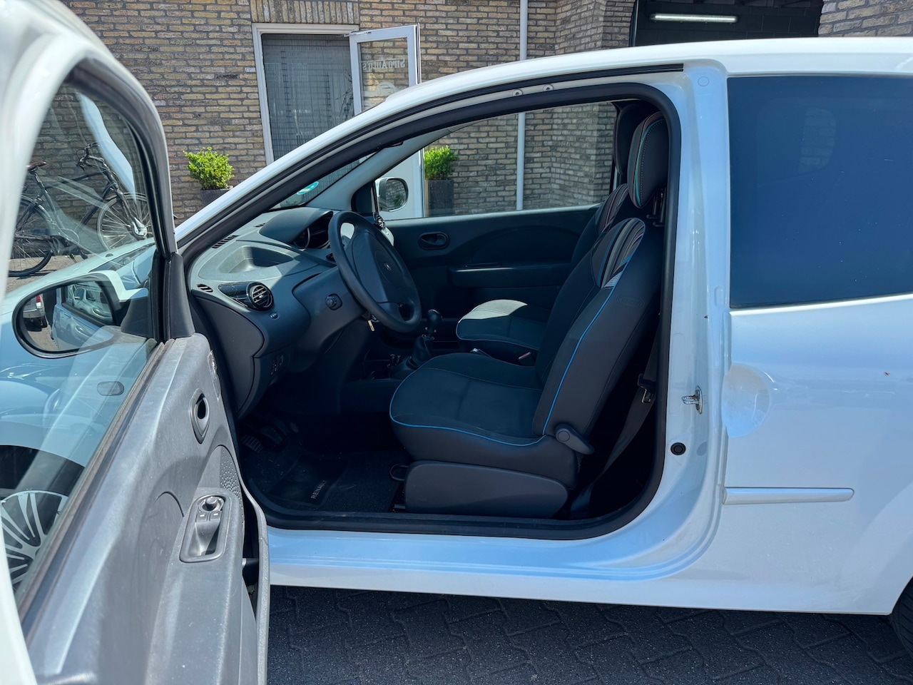 Renault Twingo - 1.2 16V Collection Bj 2012 Wordt afgeleverd met nieuwe APK - AutoWereld.nl