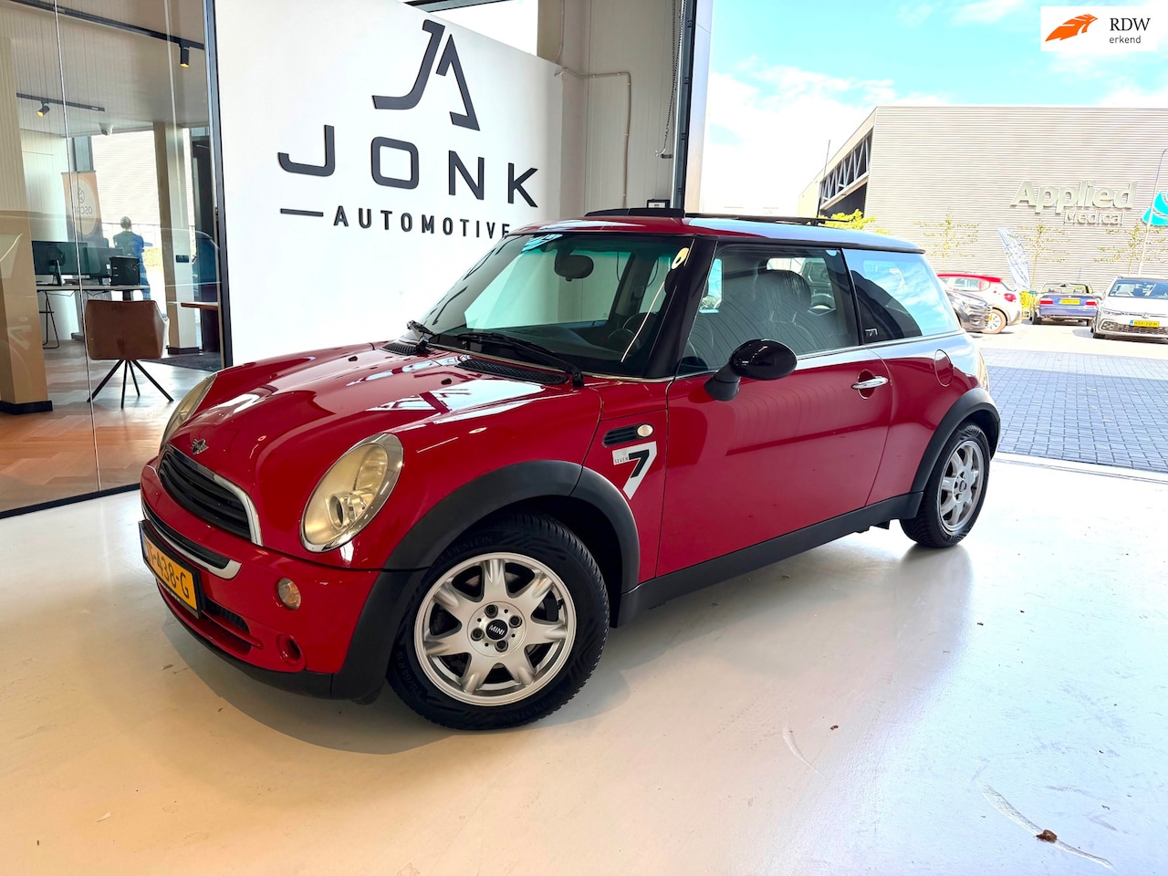 MINI 3-Deurs - 1.6 One D Anniversary Seven Pano Airco Garantie - AutoWereld.nl