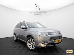 Mitsubishi Outlander - 2.0 PHEV Instyle PANORAMADAK TREKHAAK LEDER NAVI CAMERA PDC